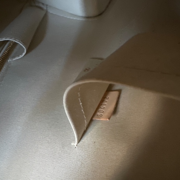 Louis Vuitton Alma - Picture 14 of 17